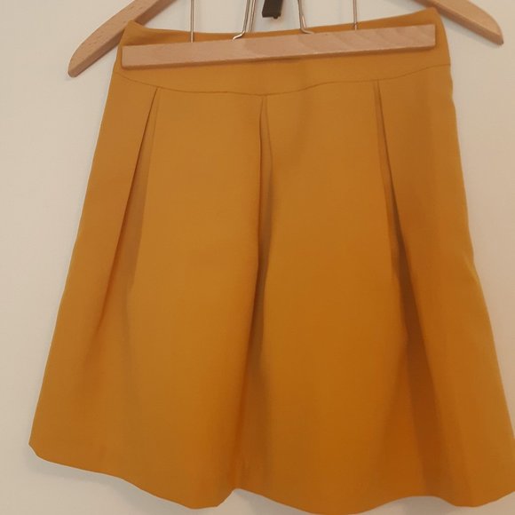 90's school girl inspired skater skirt. size small with pleating - Picture 1 of 2